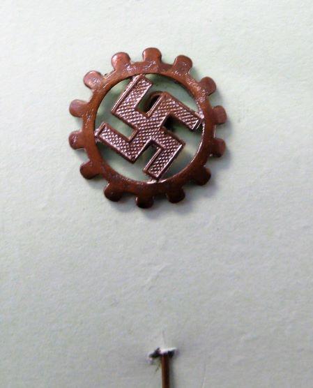 THIRD REICH DAF COGWHEEL STICKPIN