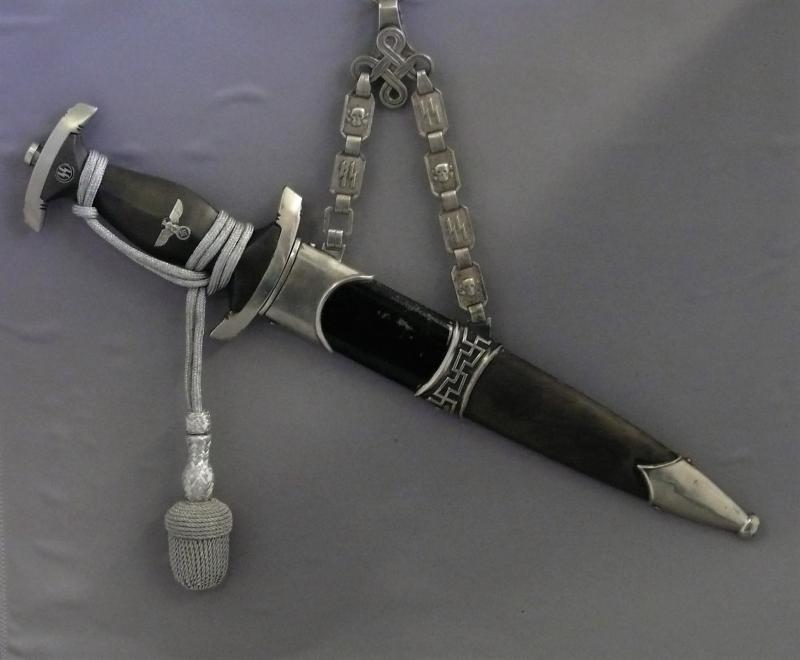 CHAINED SS DAGGER WITH KNOT